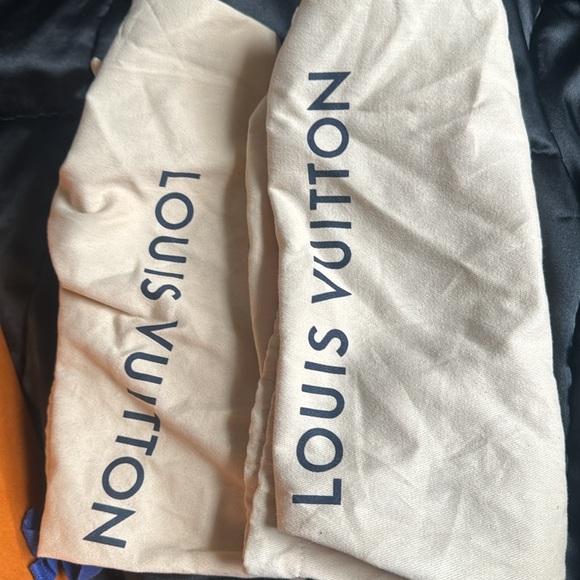 Men’s LV Sneakers used still in great condition - Picture 4 of 5